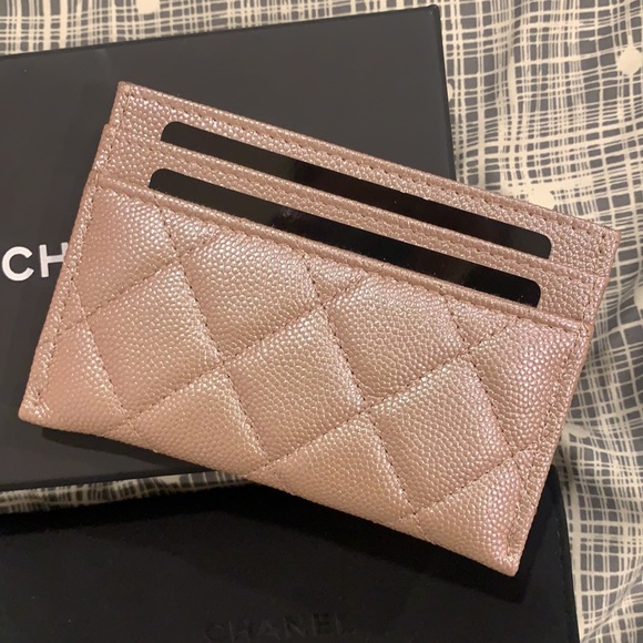 Authentic Chanel iridescent beige pearl cc holder - Picture 3 of 9